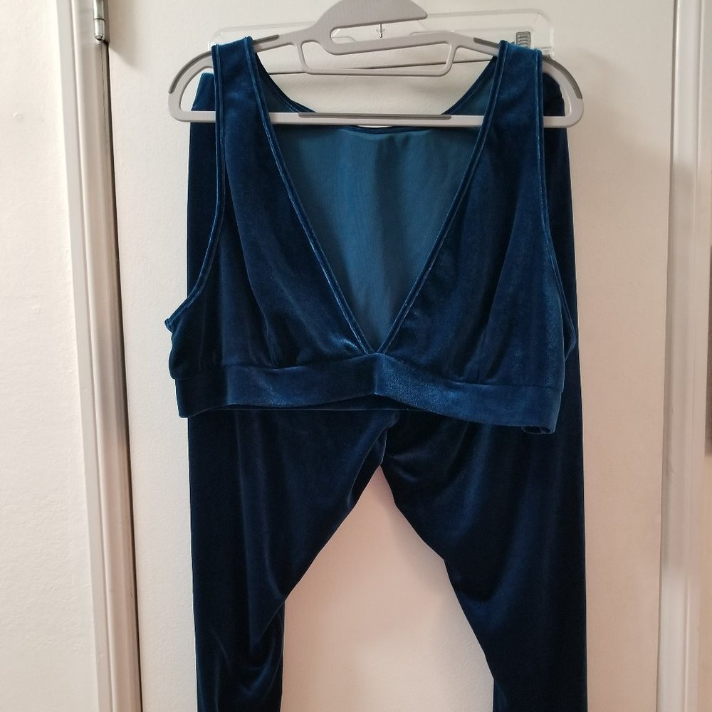 Shien Curve velvet 2-piece lounge pant and crop tank top